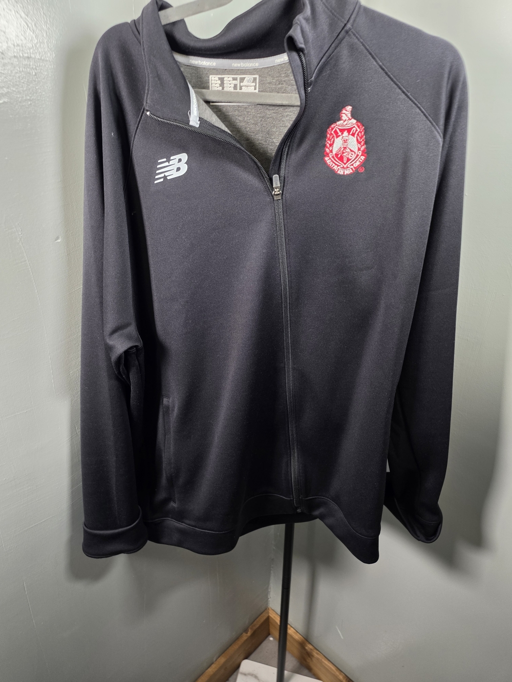 New Balance Black Full-Zip Lightweight Jacket with Delta Emblem